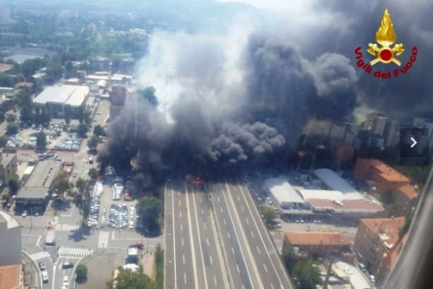 Esplode tir in autostrada 4-min