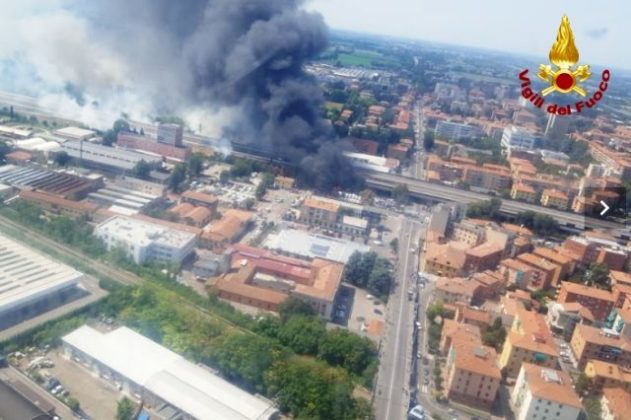 esplode tir in autostrada 3-min