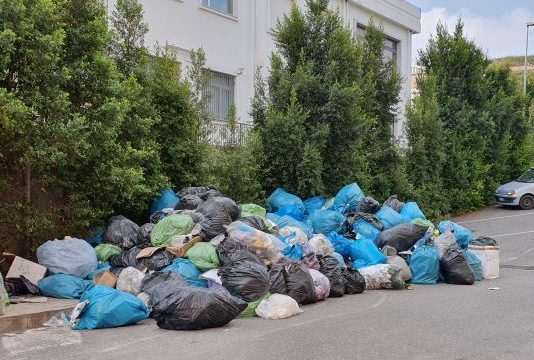 cumuli di spazzatura a "Le Aquile"