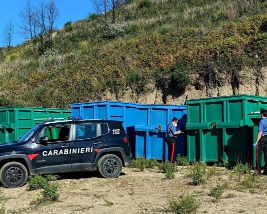 Zagarise, stoccaggio rifiuti non autorizzato, Carabinieri Catanzaro