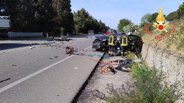 Incidente stradale SS 106, località Roccani