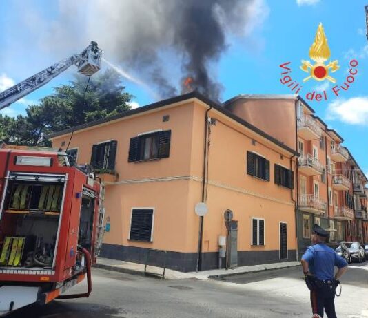 incendio in un'edificio a vibo valentia