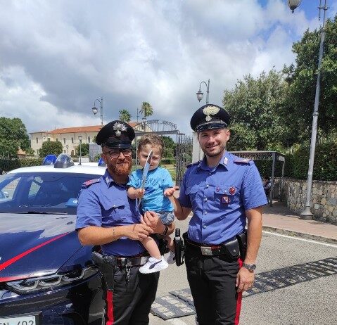 bimbo salvato dai carabinieri