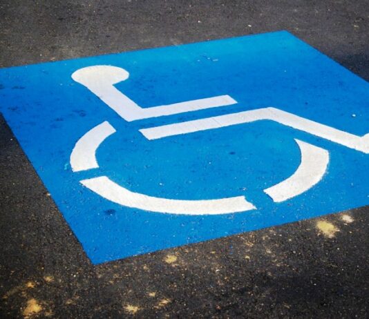 Parcheggio, disabili, cartellino blu