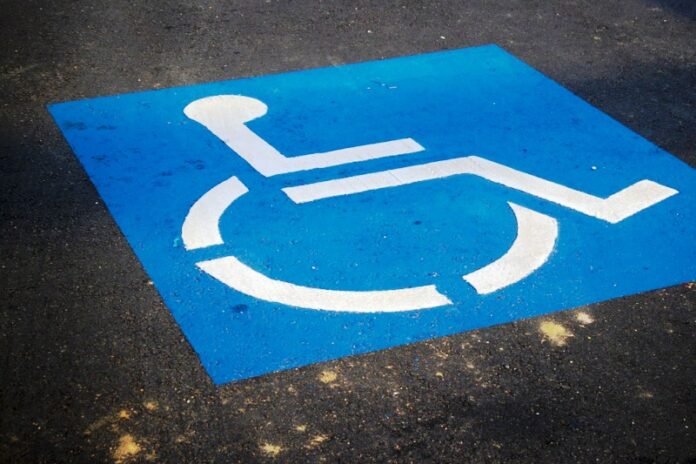 Parcheggio, disabili, cartellino blu