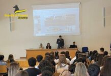 La Guardia di Finanza incontra gli studenti di Catanzaro