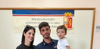 agente di polizia salva bimbo di due anni