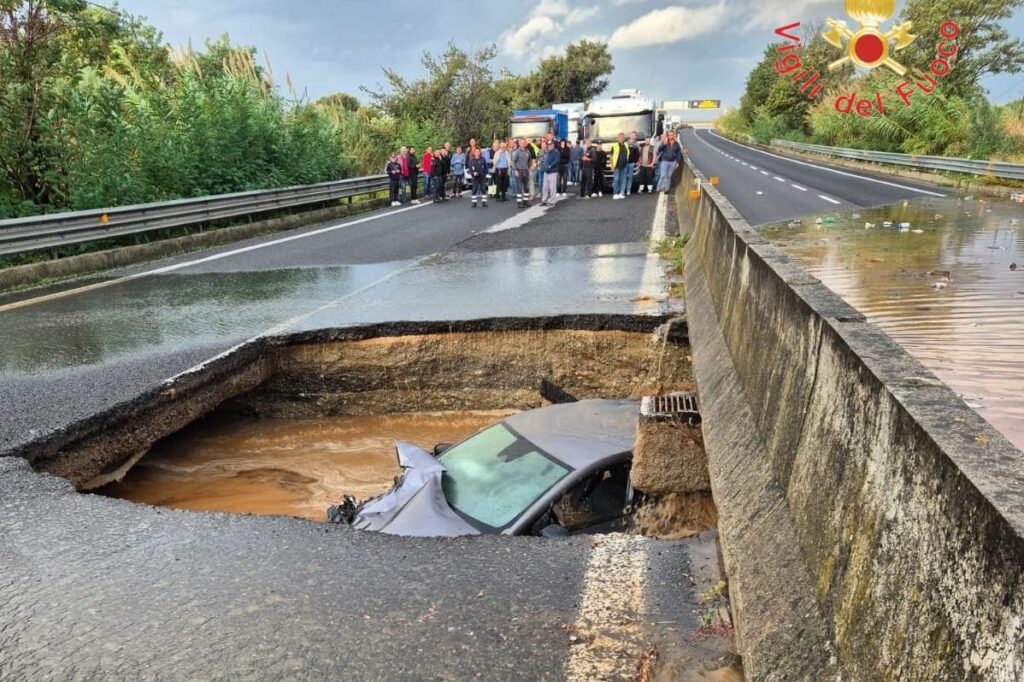 Catanzaro: SS280 in prossimità dello svincolo Lamezia Terme Sud (passeggeri in salvo)